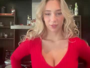 Dollphinnn Chaturbate stream image from November 22, 2025