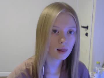Mittietonge Chaturbate stream image from November 22, 2025