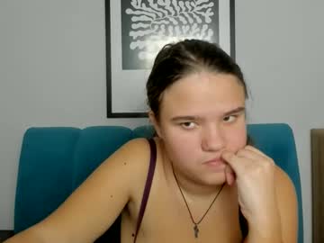 Adelecruzz Chaturbate stream image from November 22, 2025
