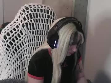 Manicpixieslutt Chaturbate stream image from November 23, 2025