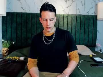 Dustin_Sonne Chaturbate stream image from November 23, 2025
