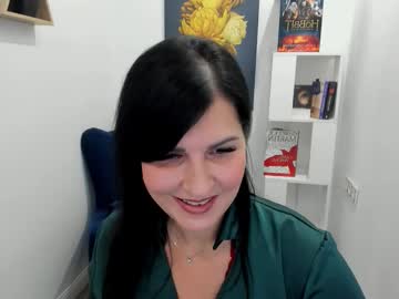 Moonvelour Chaturbate stream image from November 23, 2025