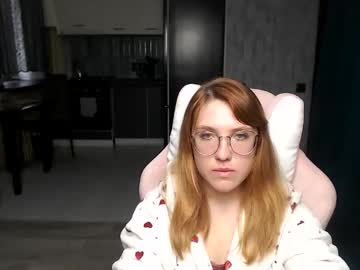 Reginasmilee Chaturbate stream image from November 23, 2025