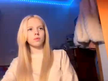 Mamieengstrom Chaturbate stream image from November 23, 2025