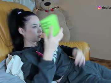 Littlepinky77 Chaturbate stream image from November 23, 2025