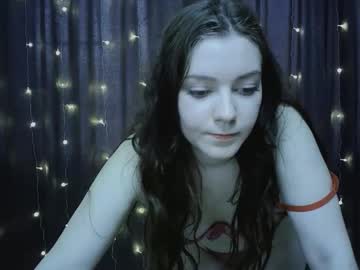Holly_Kittenss Chaturbate stream image from November 23, 2025