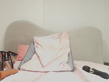 Kira_Mackenzie Chaturbate stream image from November 23, 2025