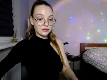 Foxxialice Chaturbate stream image from November 23, 2025
