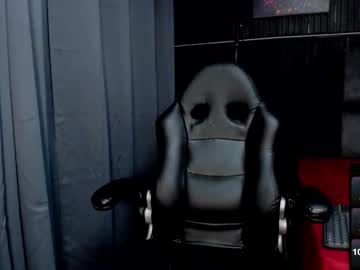 Zhoestrong Chaturbate stream image from November 23, 2025