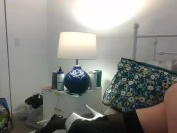 Tinyassbossymilf Chaturbate stream image from November 23, 2025