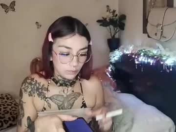 Emilywhitee_ Chaturbate stream image from November 24, 2025