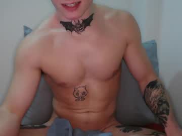 Ultimatepackages Chaturbate stream image from November 24, 2025