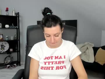 Bettyjamess Chaturbate stream image from November 24, 2025