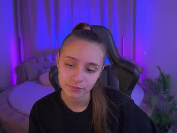 Tinynataliee stream image from November 24, 2025