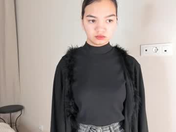 Charitybergeaux Chaturbate stream image from November 24, 2025