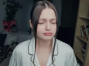 Doramoonlurk Chaturbate stream image from November 24, 2025