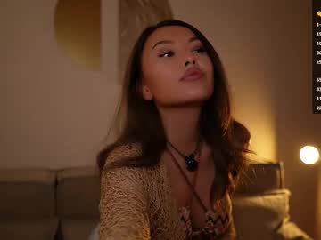 Im_Milla Chaturbate stream image from November 24, 2025
