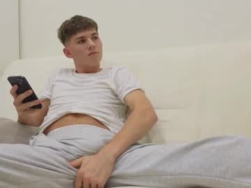 Reeves_Bae Chaturbate stream image from November 24, 2025