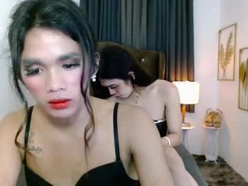 Hollyyumiloove Chaturbate stream image from November 24, 2025