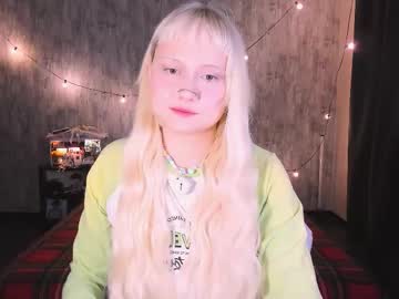 Mariamilkis Chaturbate stream image from November 25, 2025