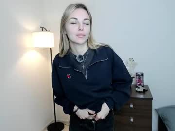 Mililoves Chaturbate stream image from November 25, 2025