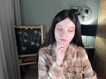 Madelaines Chaturbate stream image from November 25, 2025