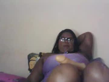 Mommafire30 Chaturbate stream image from November 25, 2025