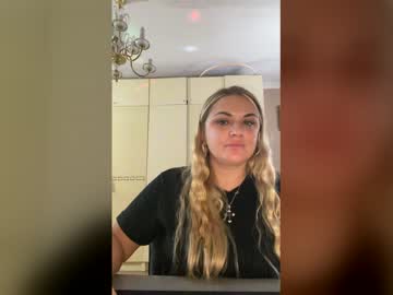 Selviana Chaturbate stream image from November 25, 2025