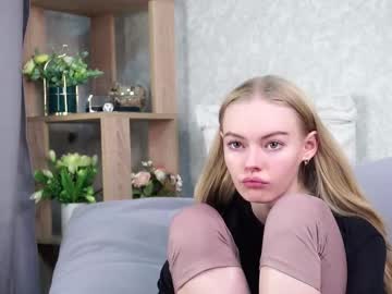 Skyeare Chaturbate stream image from November 25, 2025