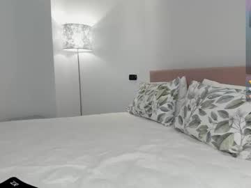 Alenaxoxoo Chaturbate stream image from November 25, 2025