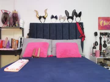 Emmily_Giraldo Chaturbate stream image from November 25, 2025