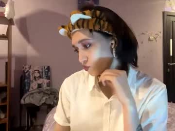Meglusardi Chaturbate stream image from November 25, 2025