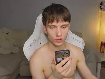 Pupsenish Chaturbate stream image from November 25, 2025