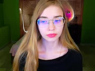 Milenashy_ Chaturbate stream image from November 25, 2025