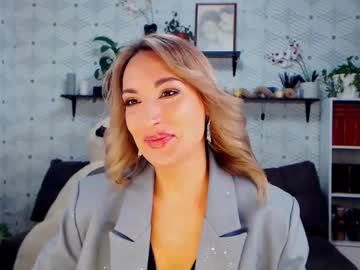 Millaxqueen Chaturbate stream image from November 25, 2025