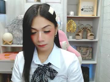 Exotictssavie Chaturbate stream image from November 25, 2025