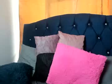 Luna__Fox365 Chaturbate stream image from November 25, 2025