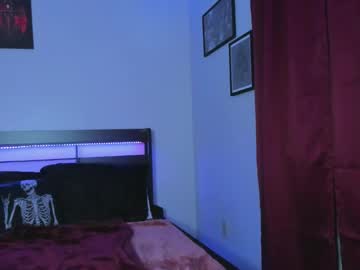Missnikkivill Chaturbate stream image from November 26, 2025
