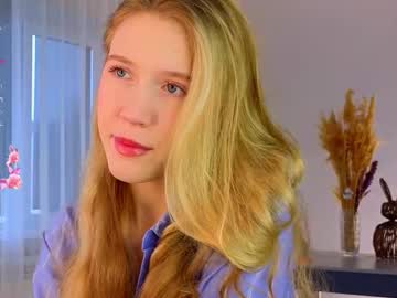 Succubelle Chaturbate stream image from November 26, 2025