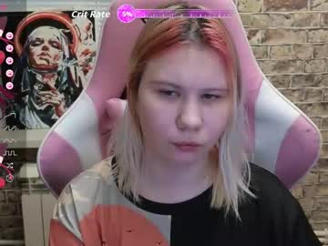 Little_Kitsune stream image from November 26, 2025