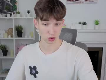 Maxwellchiik Chaturbate stream image from November 26, 2025