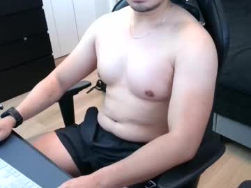 Charliekkw Chaturbate stream image from November 26, 2025