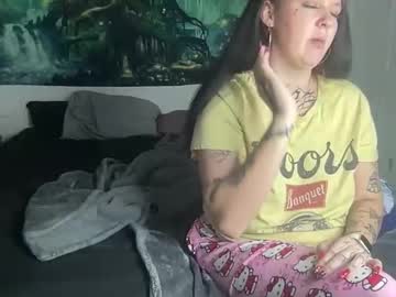 Luvvvmia Chaturbate stream image from November 26, 2025