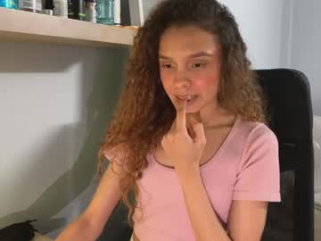 Naugthtycurls Chaturbate stream image from November 26, 2025