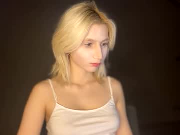 Leyasaolee Chaturbate stream image from November 26, 2025