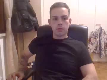 Gionnylove Chaturbate stream image from November 26, 2025