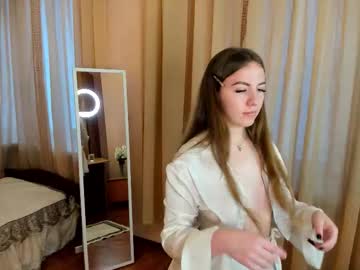 Kirarustle Chaturbate stream image from November 27, 2025