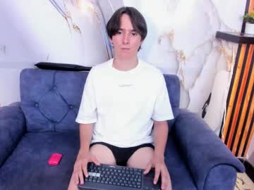 Aaron_Latinmen2 Chaturbate stream image from November 27, 2025