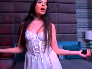 Elaramorel Chaturbate stream image from November 27, 2025