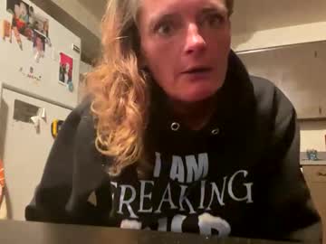 Heidikinz Chaturbate stream image from November 27, 2025
